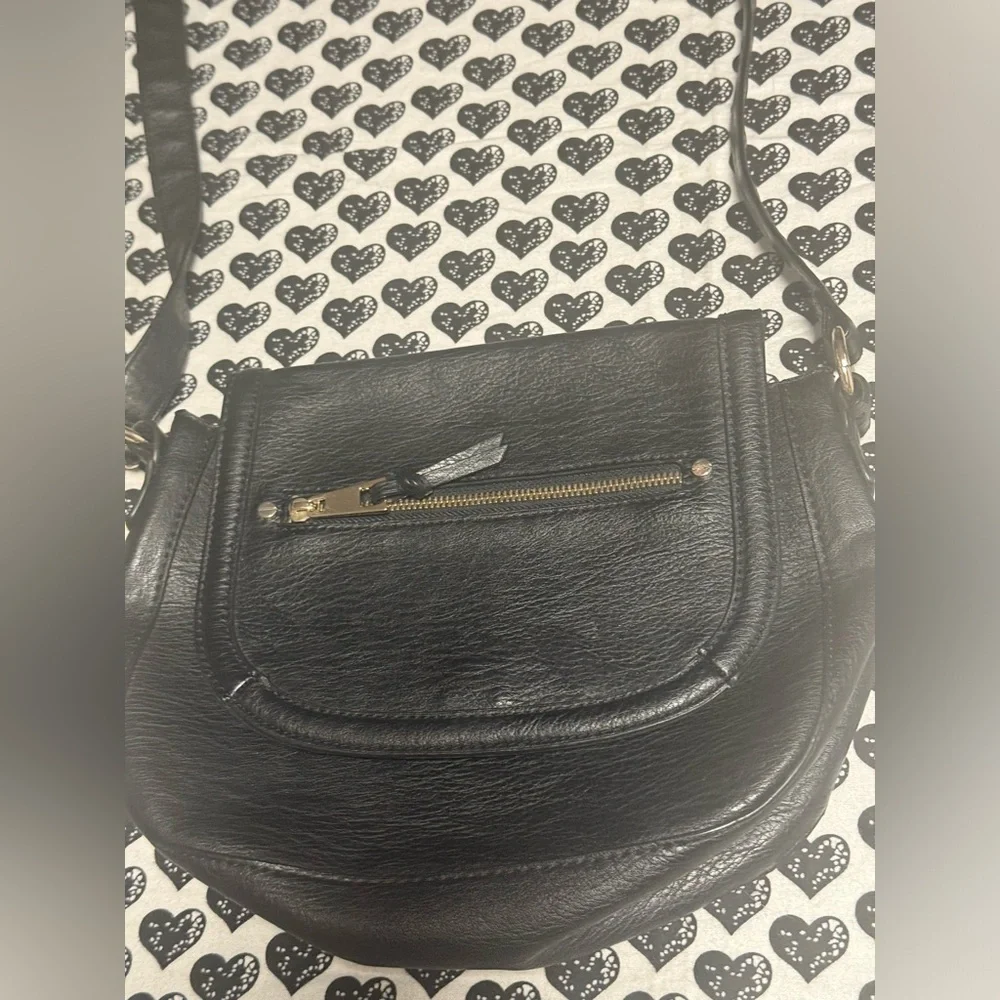A+ Black Leather Shoulder Bag in good condition #170tt